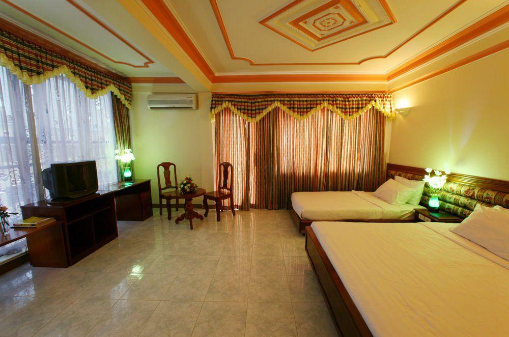 Lucky Star 2 Hotel Phnom Penh Dış mekan fotoğraf