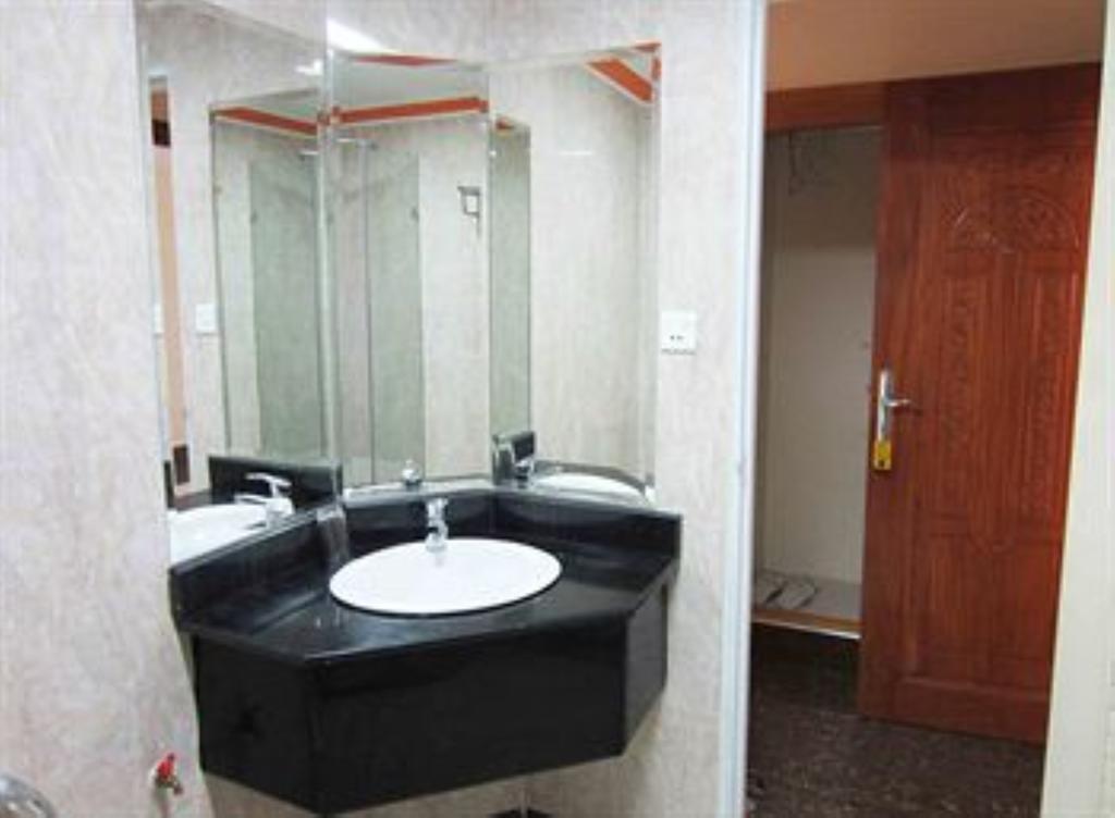 Lucky Star 2 Hotel Phnom Penh Dış mekan fotoğraf