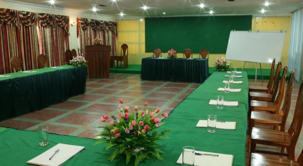 Lucky Star 2 Hotel Phnom Penh Dış mekan fotoğraf