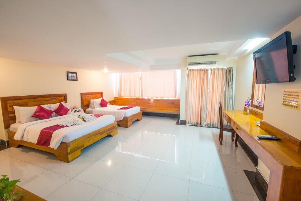 Lucky Star 2 Hotel Phnom Penh Dış mekan fotoğraf