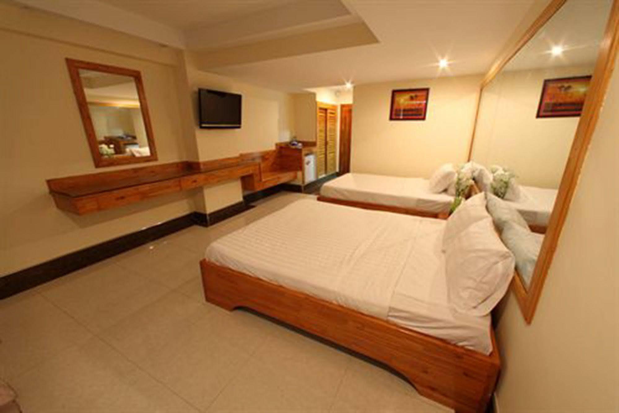 Lucky Star 2 Hotel Phnom Penh Dış mekan fotoğraf