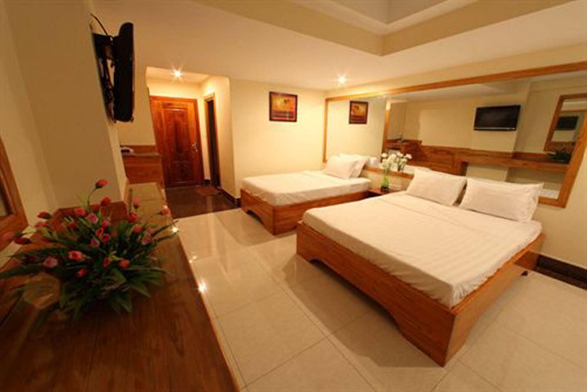 Lucky Star 2 Hotel Phnom Penh Dış mekan fotoğraf