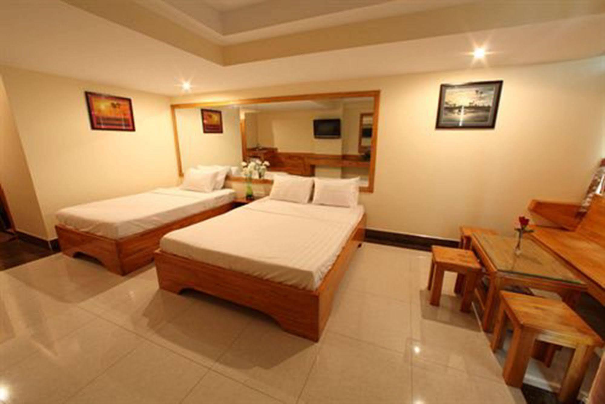 Lucky Star 2 Hotel Phnom Penh Dış mekan fotoğraf