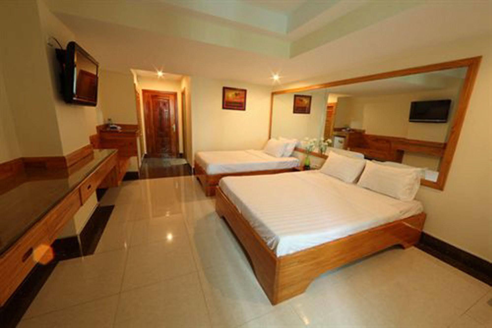 Lucky Star 2 Hotel Phnom Penh Dış mekan fotoğraf