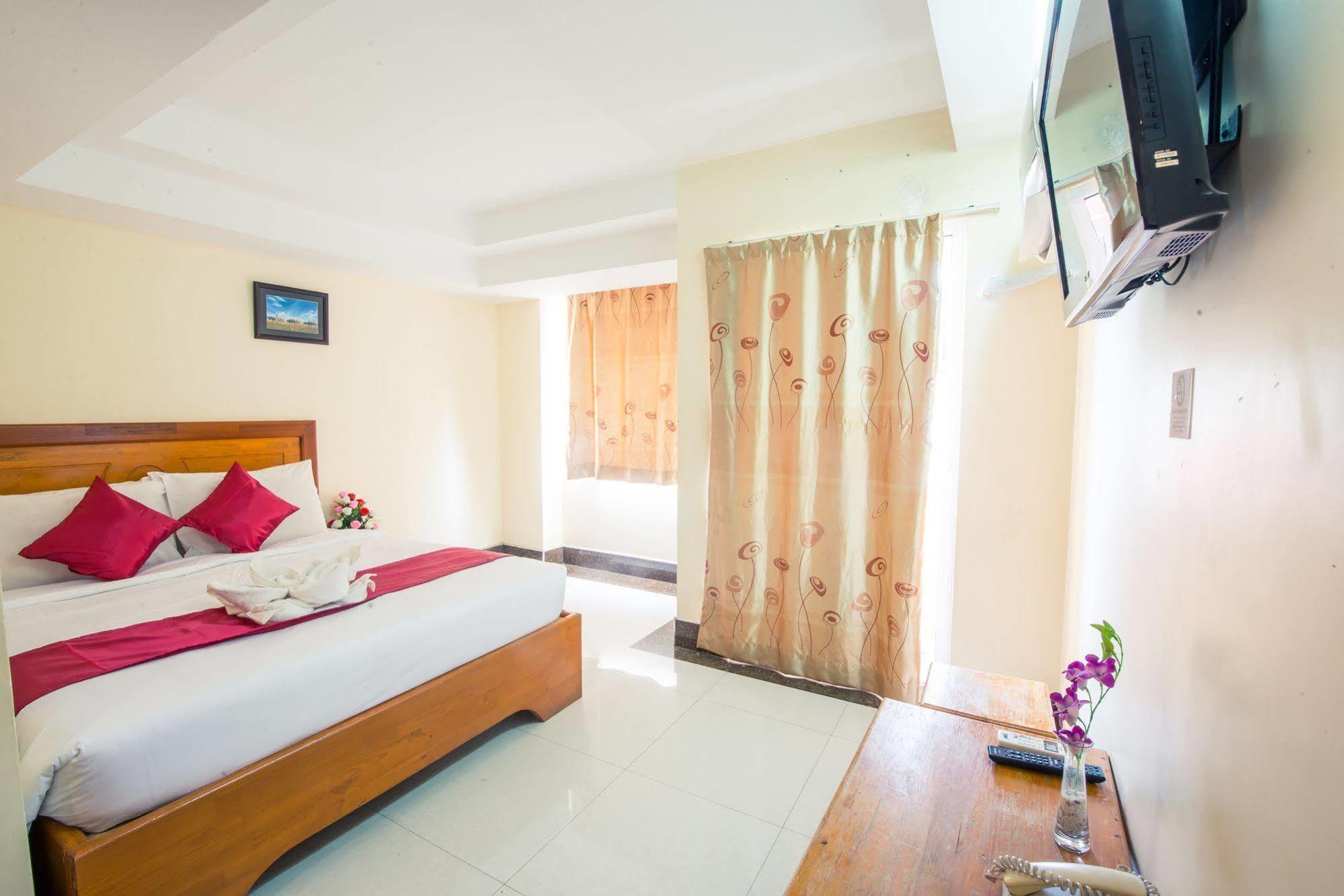 Lucky Star 2 Hotel Phnom Penh Dış mekan fotoğraf