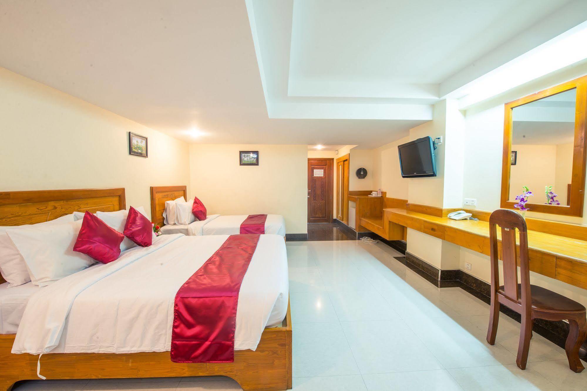Lucky Star 2 Hotel Phnom Penh Dış mekan fotoğraf