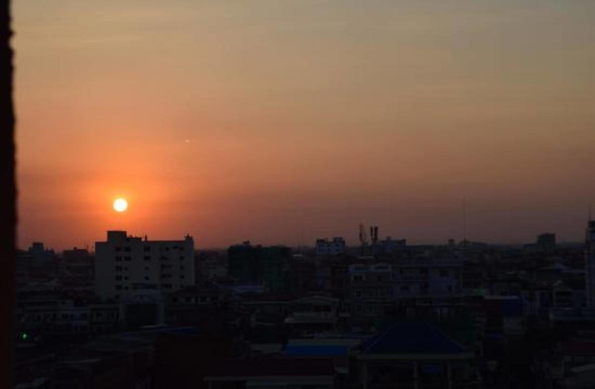 Lucky Star 2 Hotel Phnom Penh Dış mekan fotoğraf